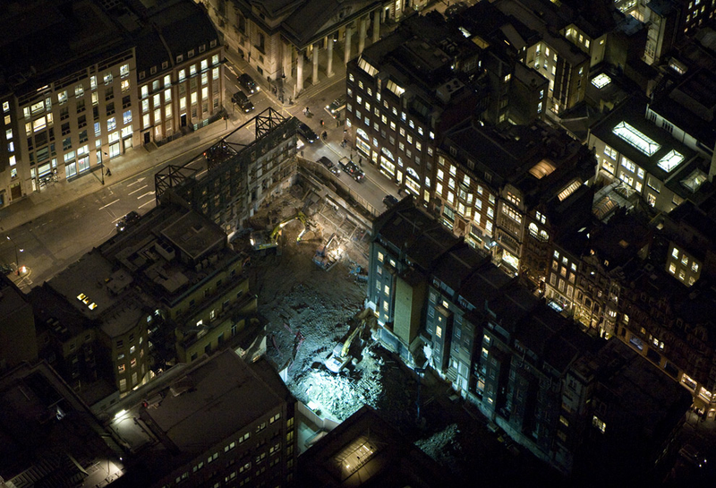 Illustration for article titled Spectacular Night Photography of London Causes Awe, Vertigo